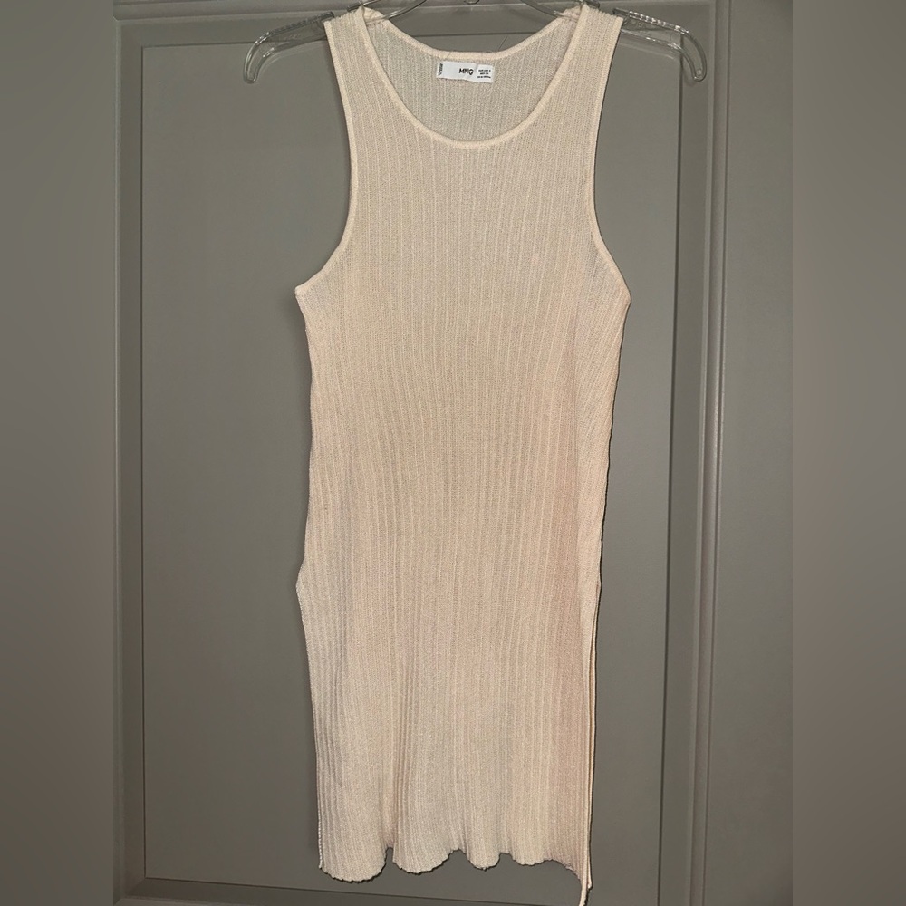 Pleated sleeveless top with side slits